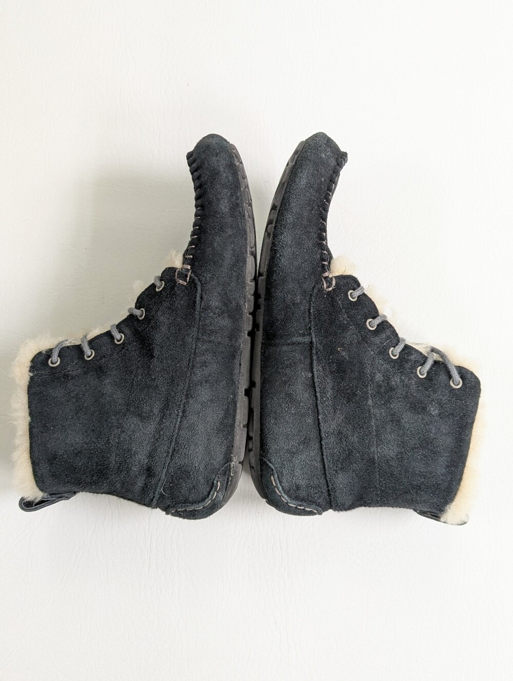 Ugg Chickaree Moccasin Black Suede Boots Women's Size 7  Shearling lined - Picture 5 of 9